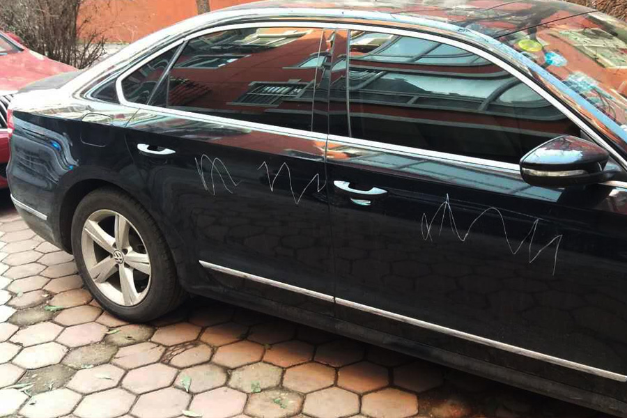 物業(yè)費(fèi)不等于保管費(fèi)，業(yè)主車輛被劃，找物業(yè)索賠被駁回！