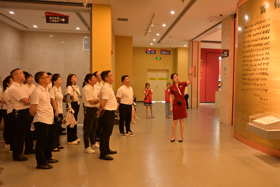 公司赴雷鋒紀(jì)念館開展 黨性教育實(shí)踐活動(dòng)